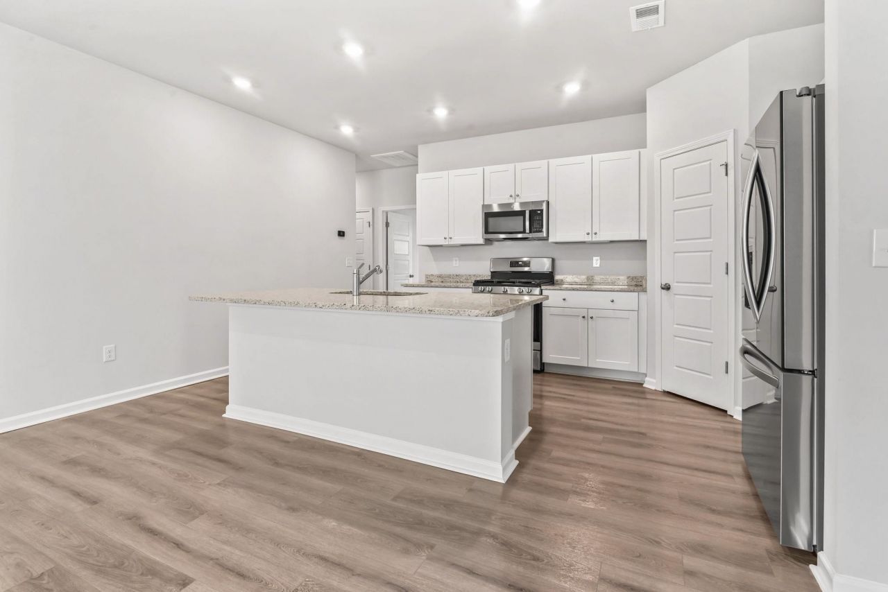 1058 Tibetan St. Photo 13