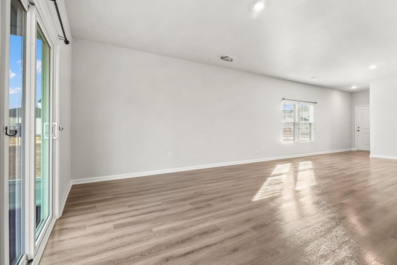 1058 Tibetan St. Photo 15