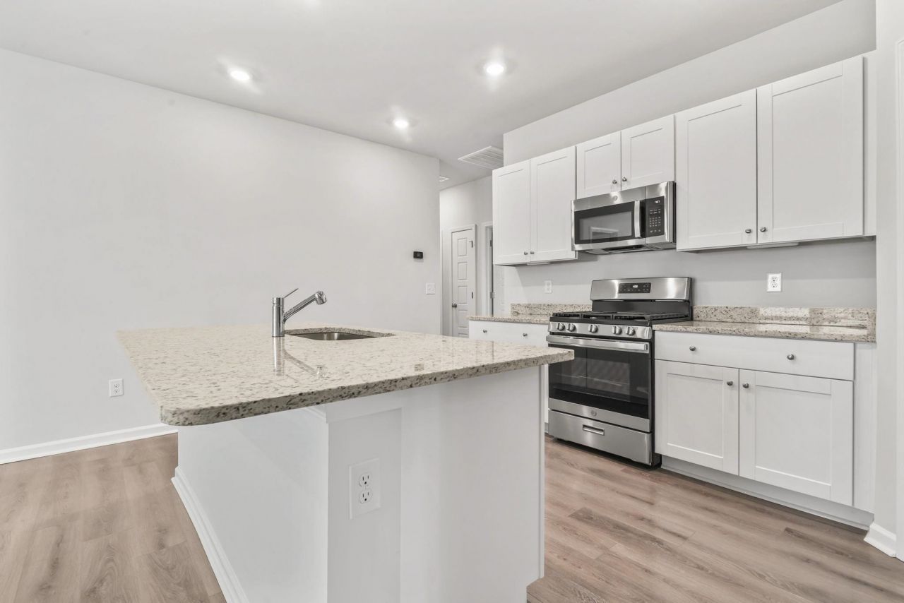 1058 Tibetan St. Photo 16