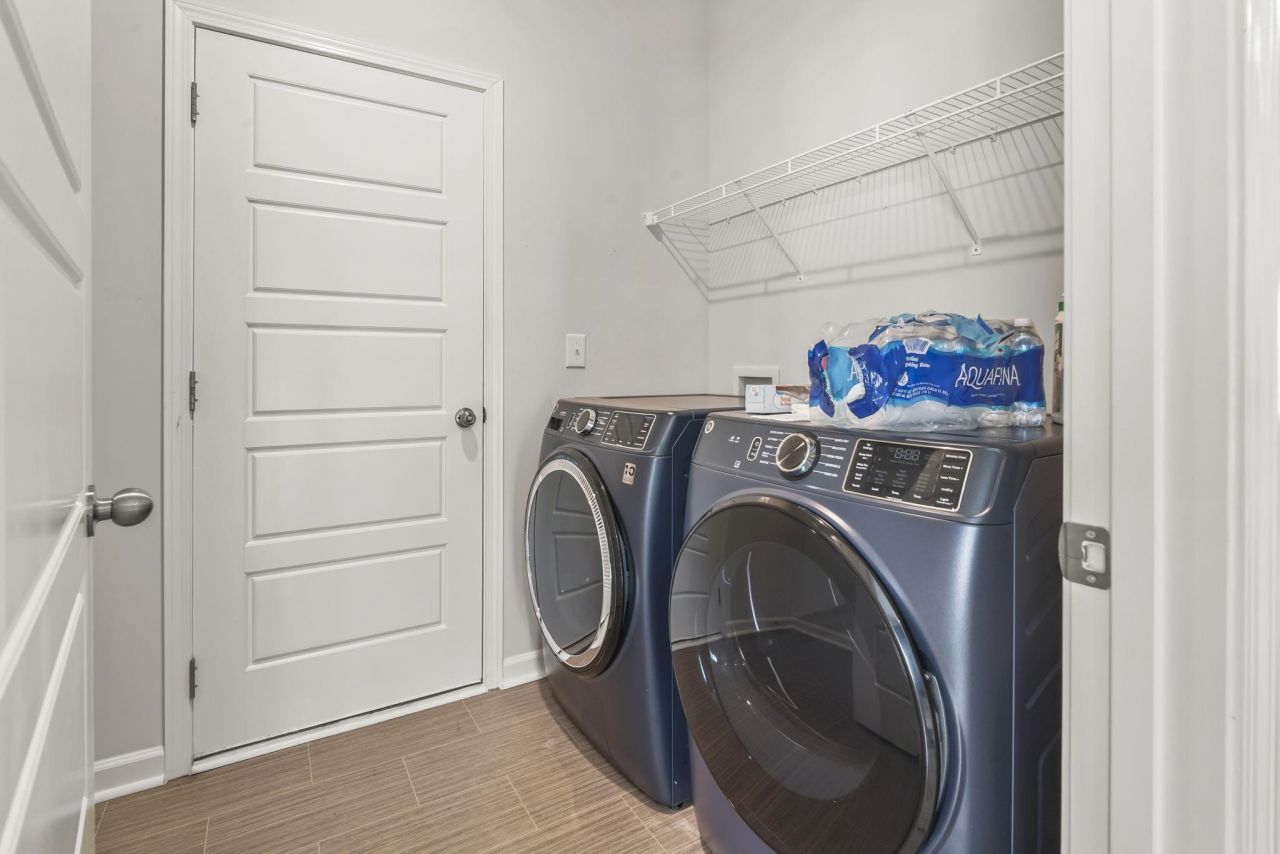 1058 Tibetan St. Photo 17