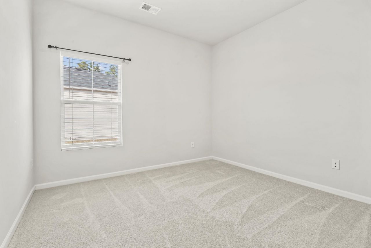 1058 Tibetan St. Photo 18