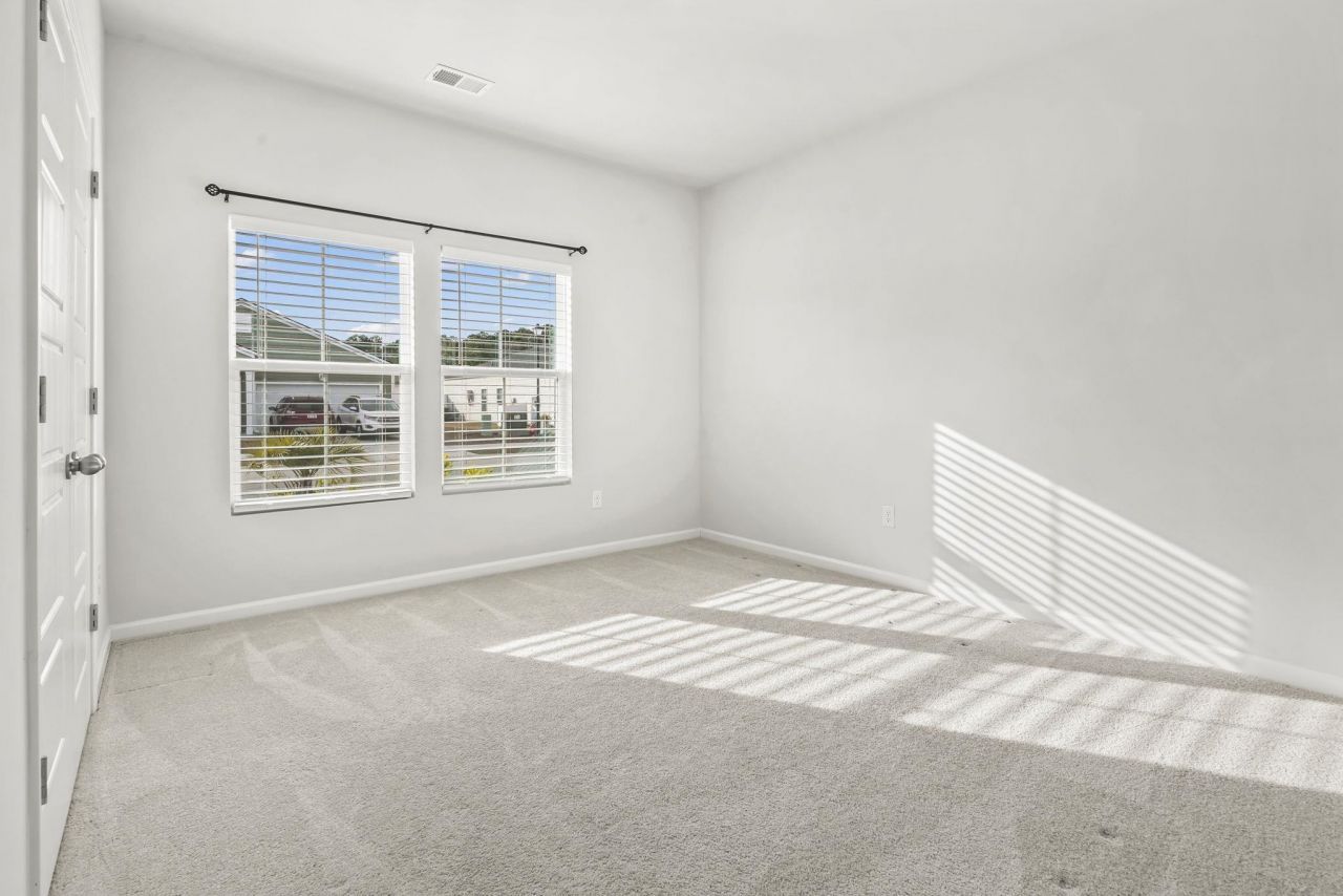 1058 Tibetan St. Photo 22