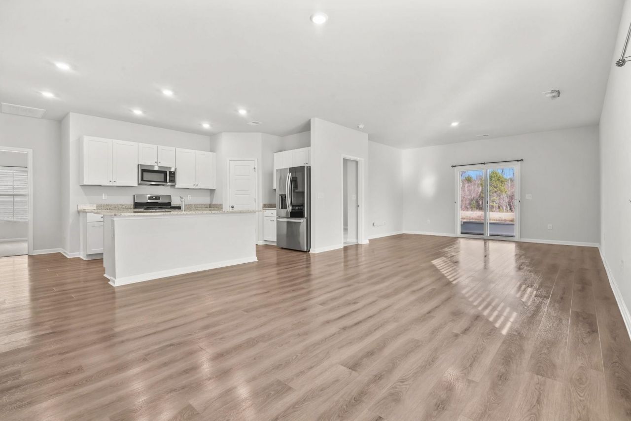 1058 Tibetan St. Photo 6