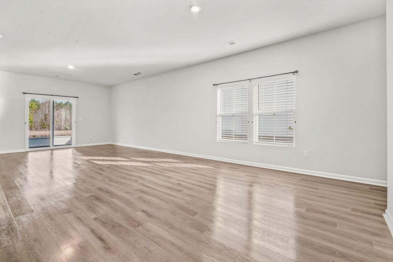 1058 Tibetan St. Photo 7