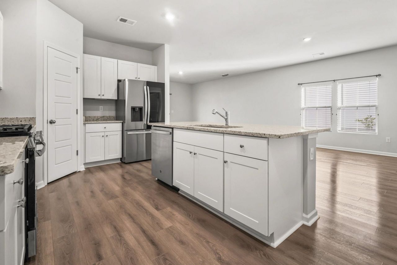 1058 Tibetan St. Photo 9