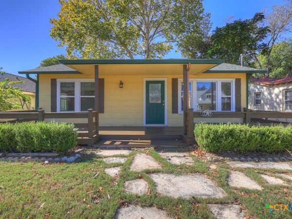 927 N Union Avenue , New Braunfels, TX 78130