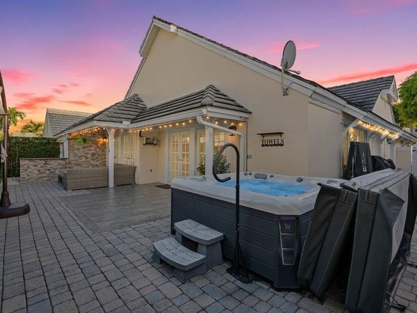 9937 NW 47 TER, Doral, FL 33178