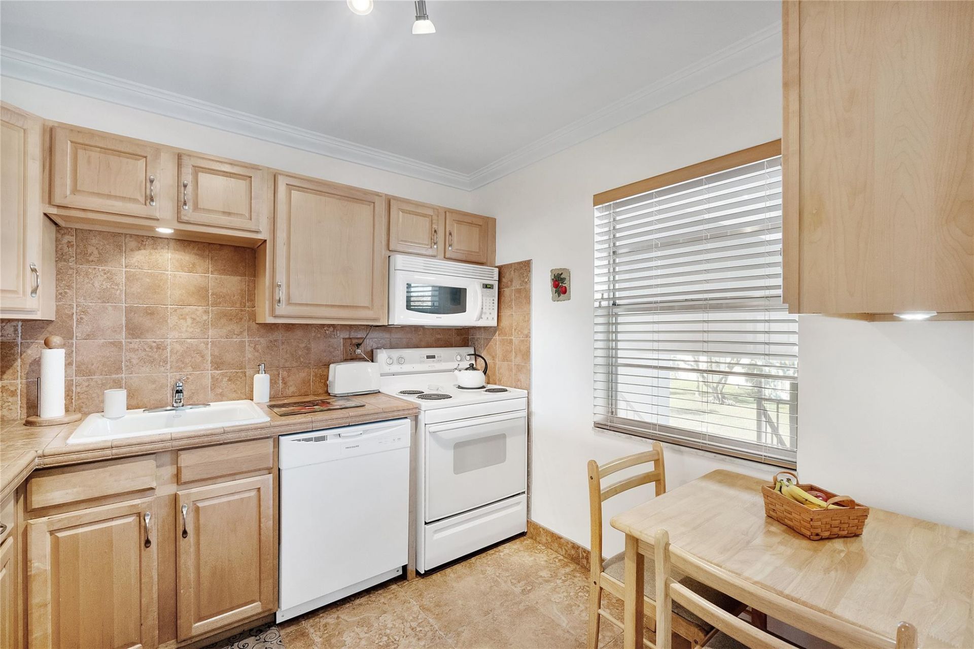 7787 Golf Circle Drive, Unit 312, Margate, FL 33063 Photo