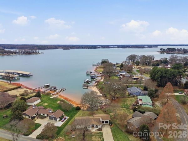 332 Shoreline Loop, Mooresville, NC 28117