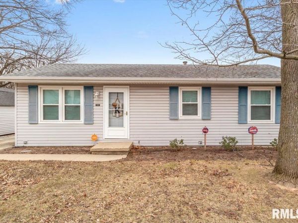 830 N 7TH Street, Riverton, IL 62561