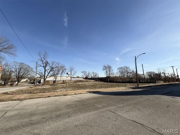 1415 Palm Street , St Louis, MO 63107