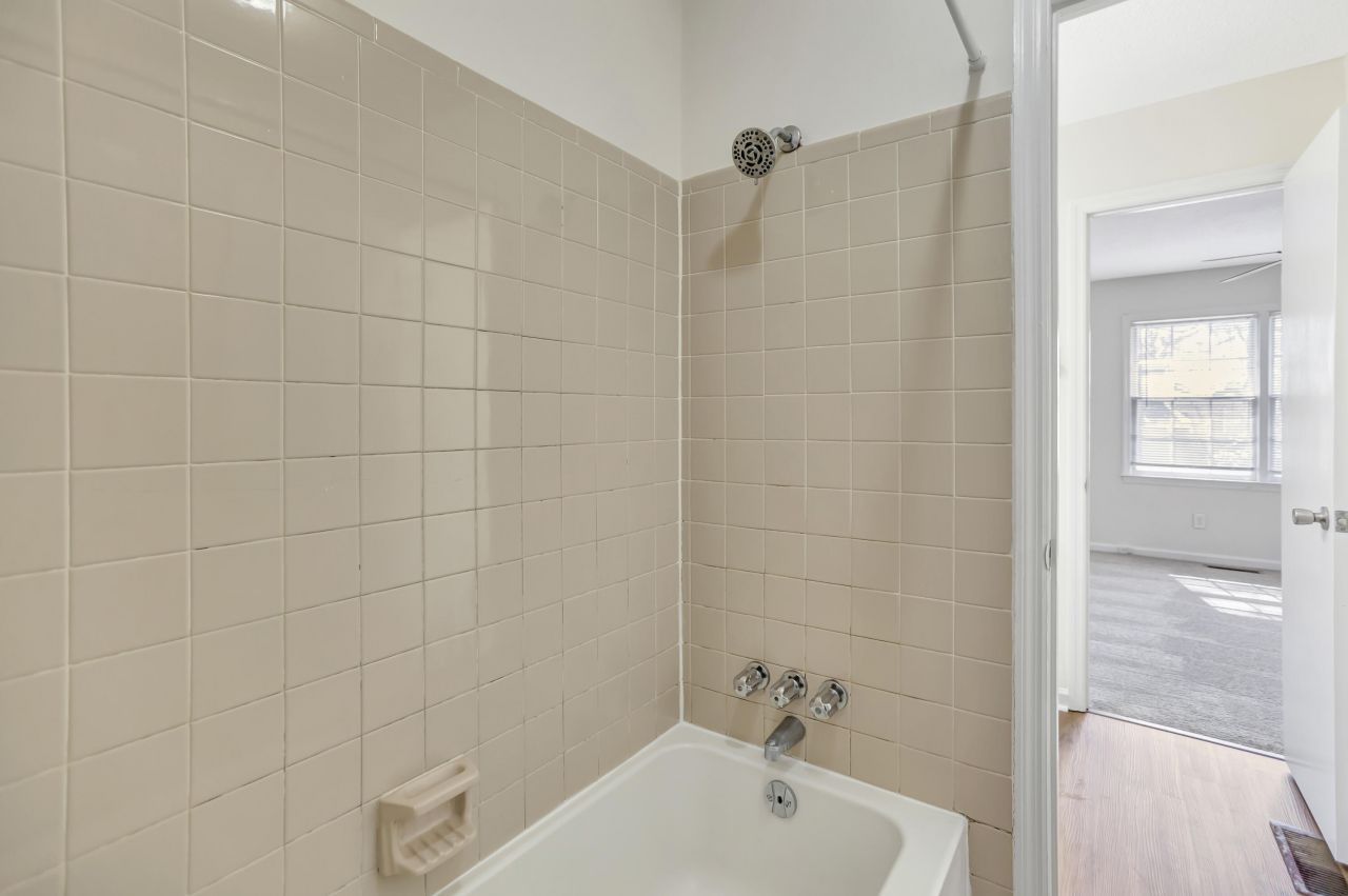 404 Marquette Lane Photo 4