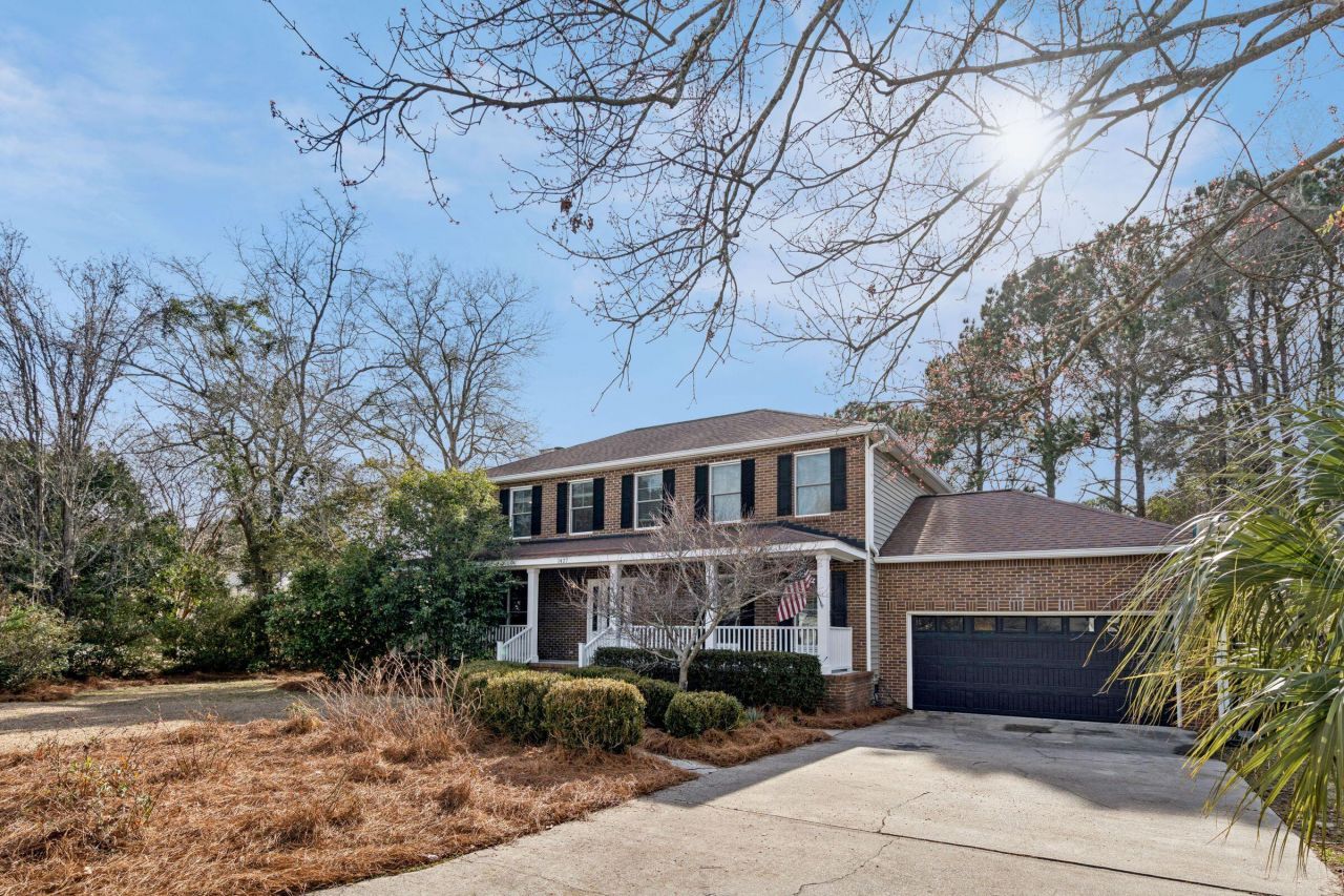 1427 Diamond Boulevard Photo 4