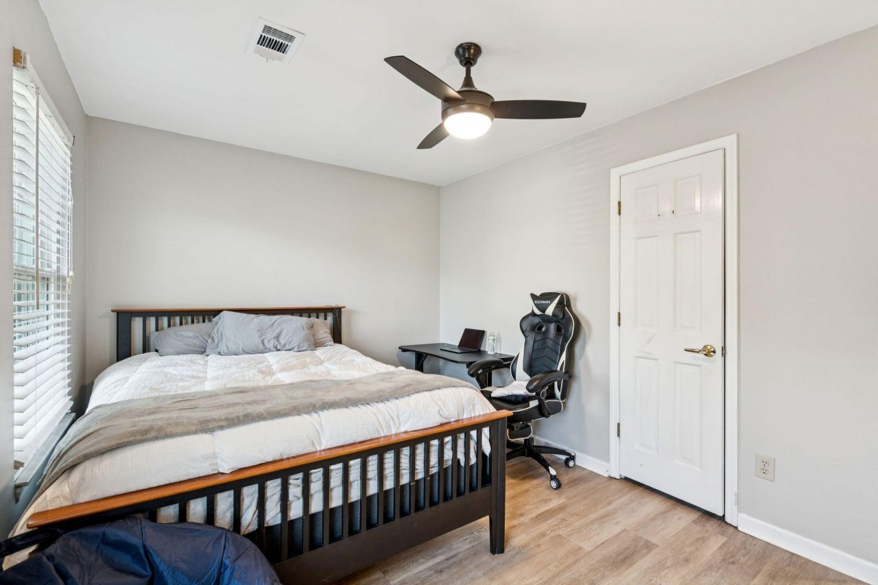 1427 Diamond Boulevard Photo 41