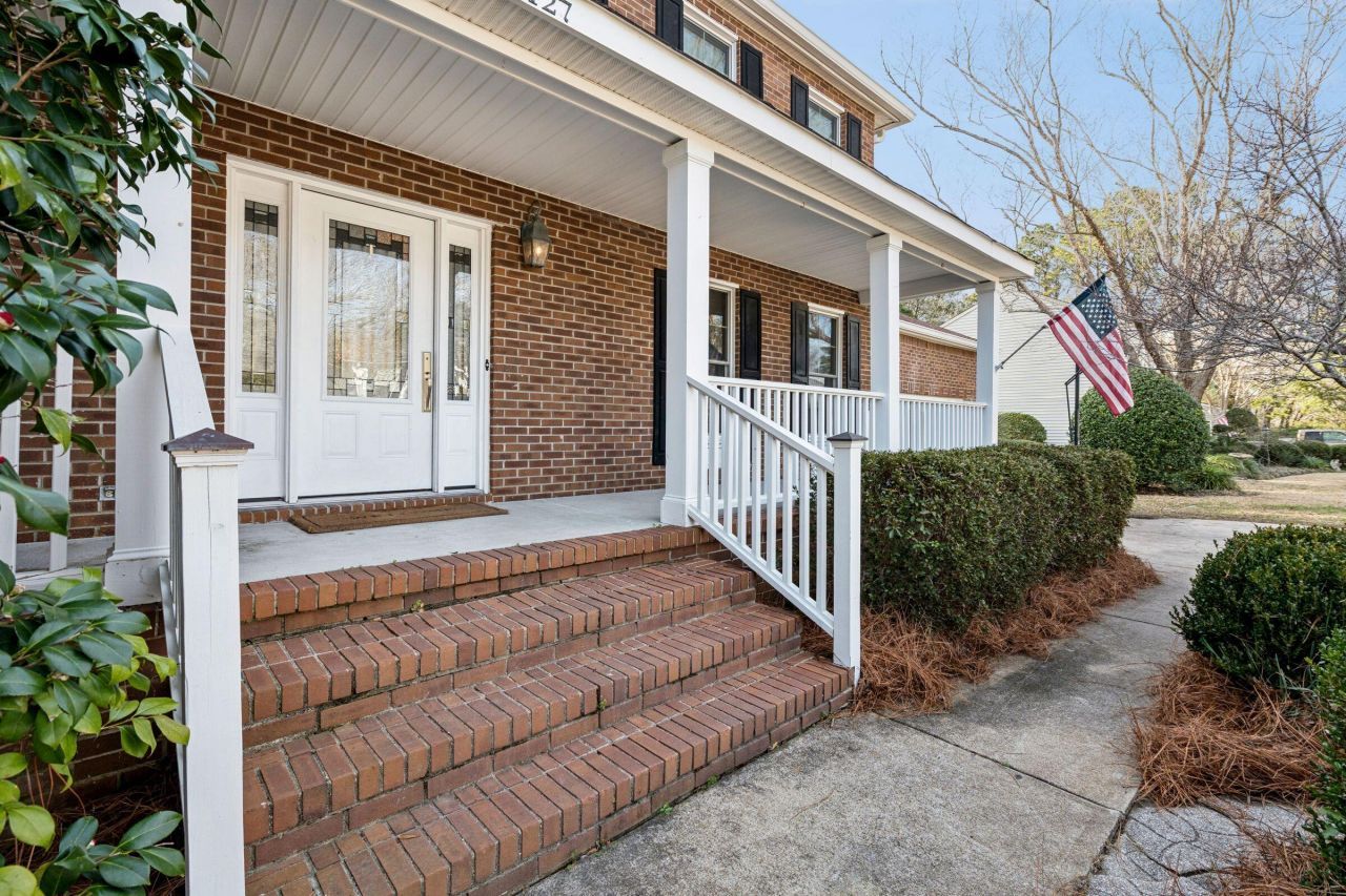 1427 Diamond Boulevard Photo 6