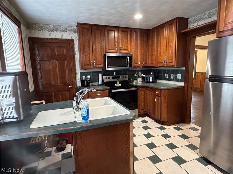 402 E Lincoln Way, Lisbon, OH 44432 Photo 4