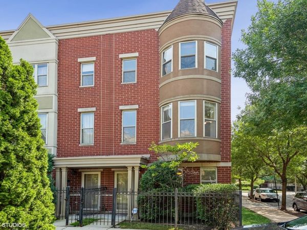 730 W Eastman Street , Chicago, IL 60610