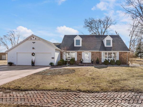 101 E Mansfield Street, Bement, IL 61813