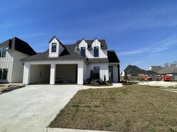 205 Prague Avenue , Youngsville, LA 70592