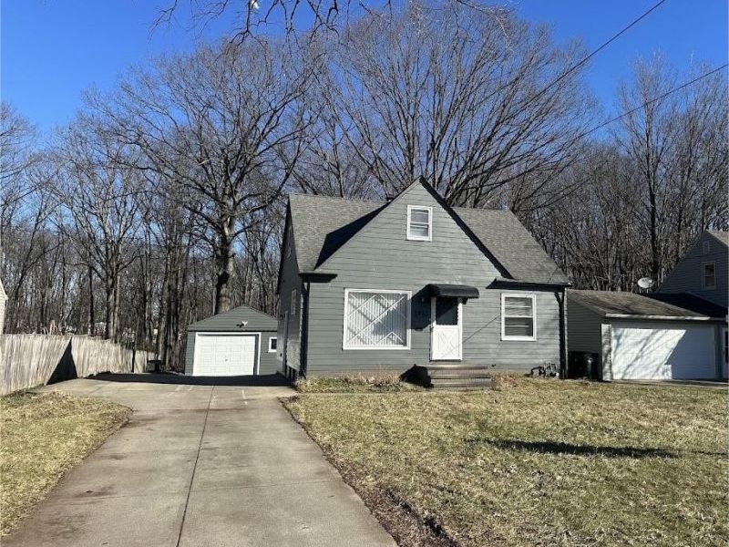 2440 Dentzler Road, Parma, OH 44134 Photo 1