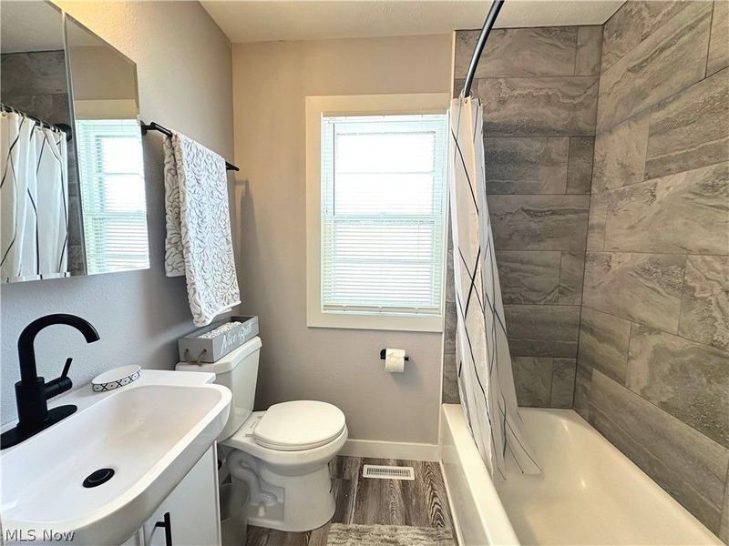 2440 Dentzler Road, Parma, OH 44134 Photo 8