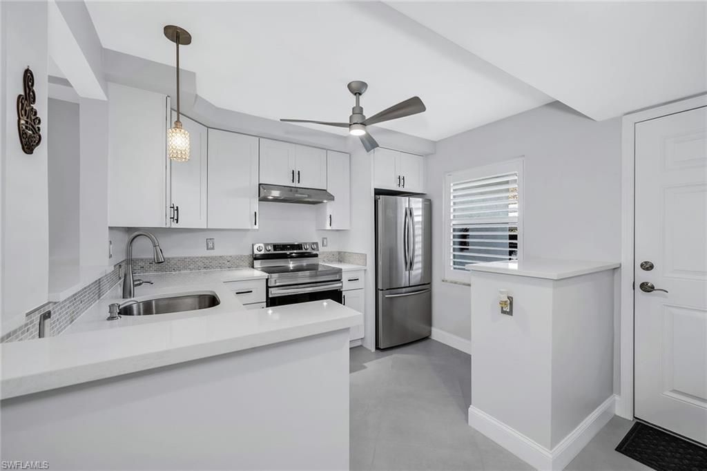 3055 Riviera Dr, Unit 102, Naples, FL 34103 Photo