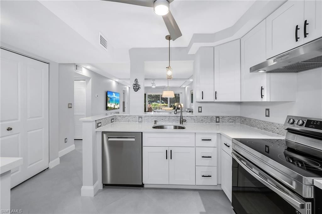 3055 Riviera Dr, Unit 102, Naples, FL 34103 Photo