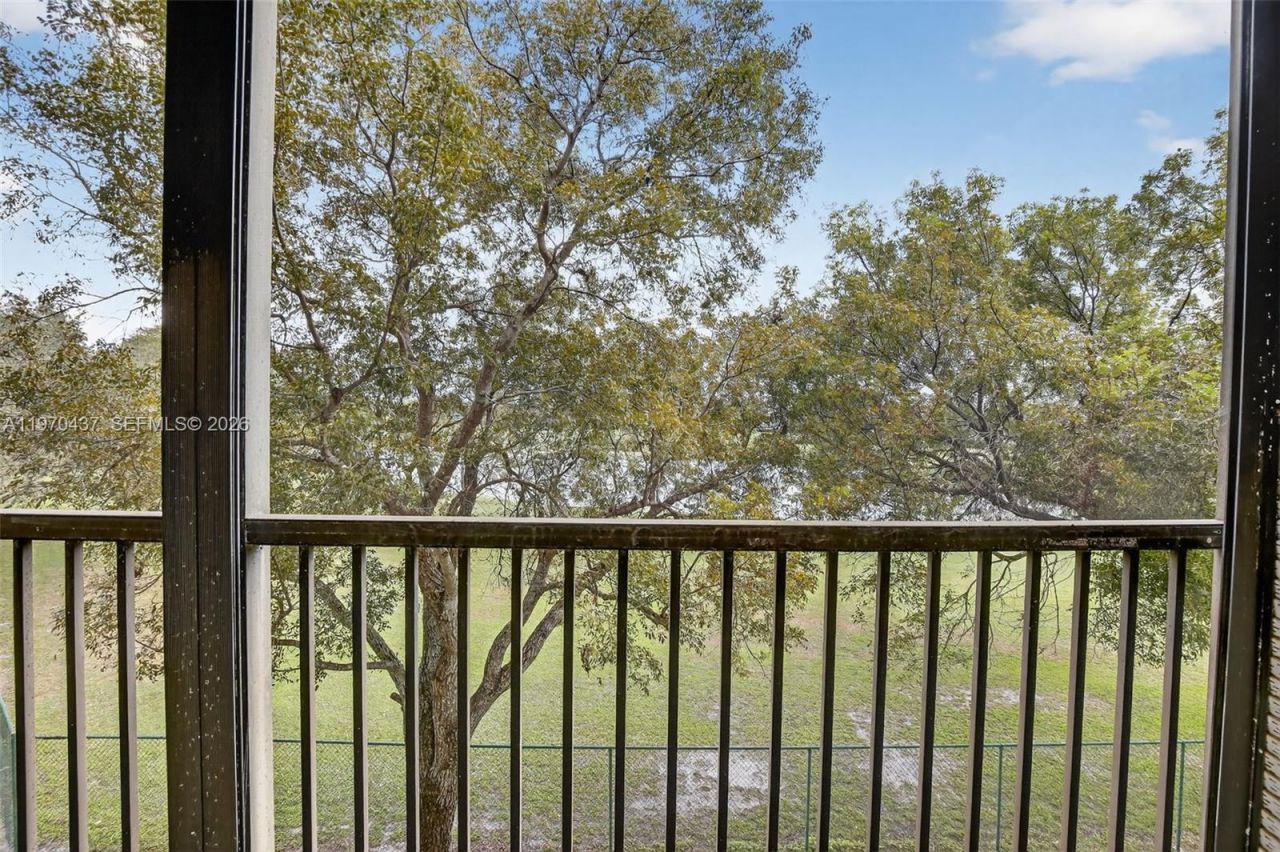 3300 W Rolling Hills Cir, Unit 302, Davie, FL 33328 Photo