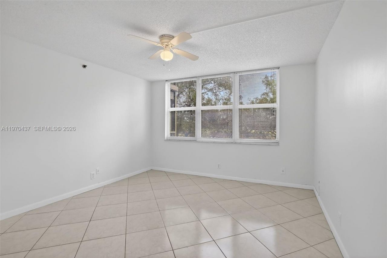 3300 W Rolling Hills Cir, Unit 302, Davie, FL 33328 Photo