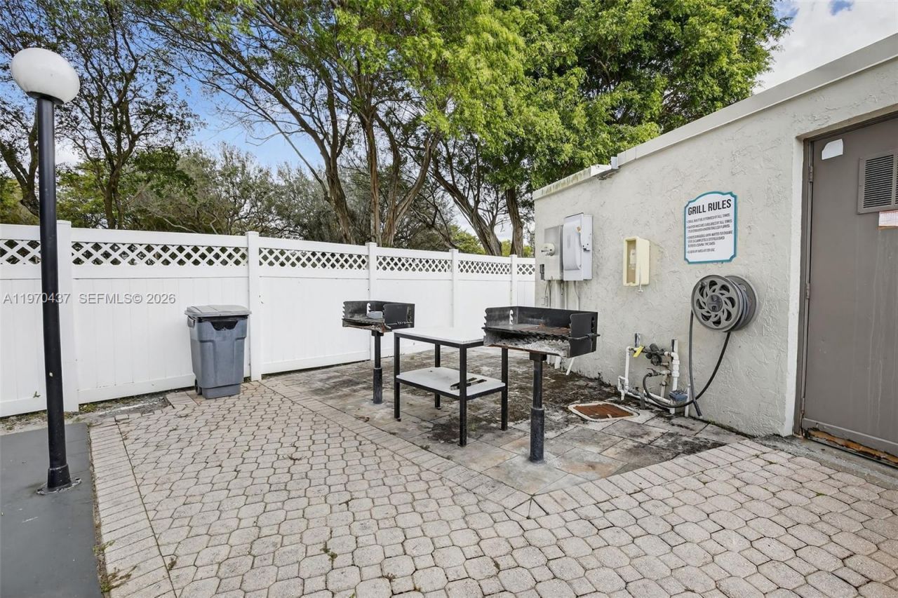 3300 W Rolling Hills Cir, Unit 302, Davie, FL 33328 Photo