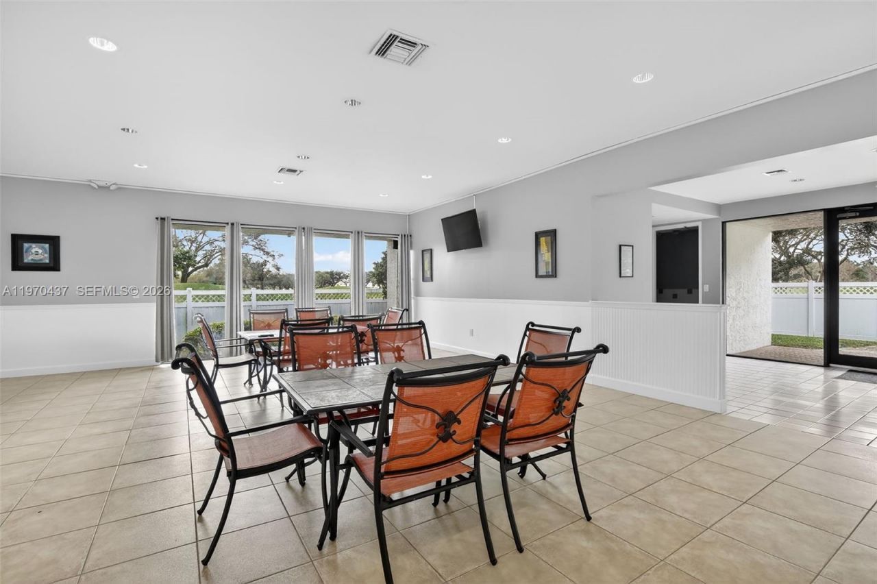 3300 W Rolling Hills Cir, Unit 302, Davie, FL 33328 Photo