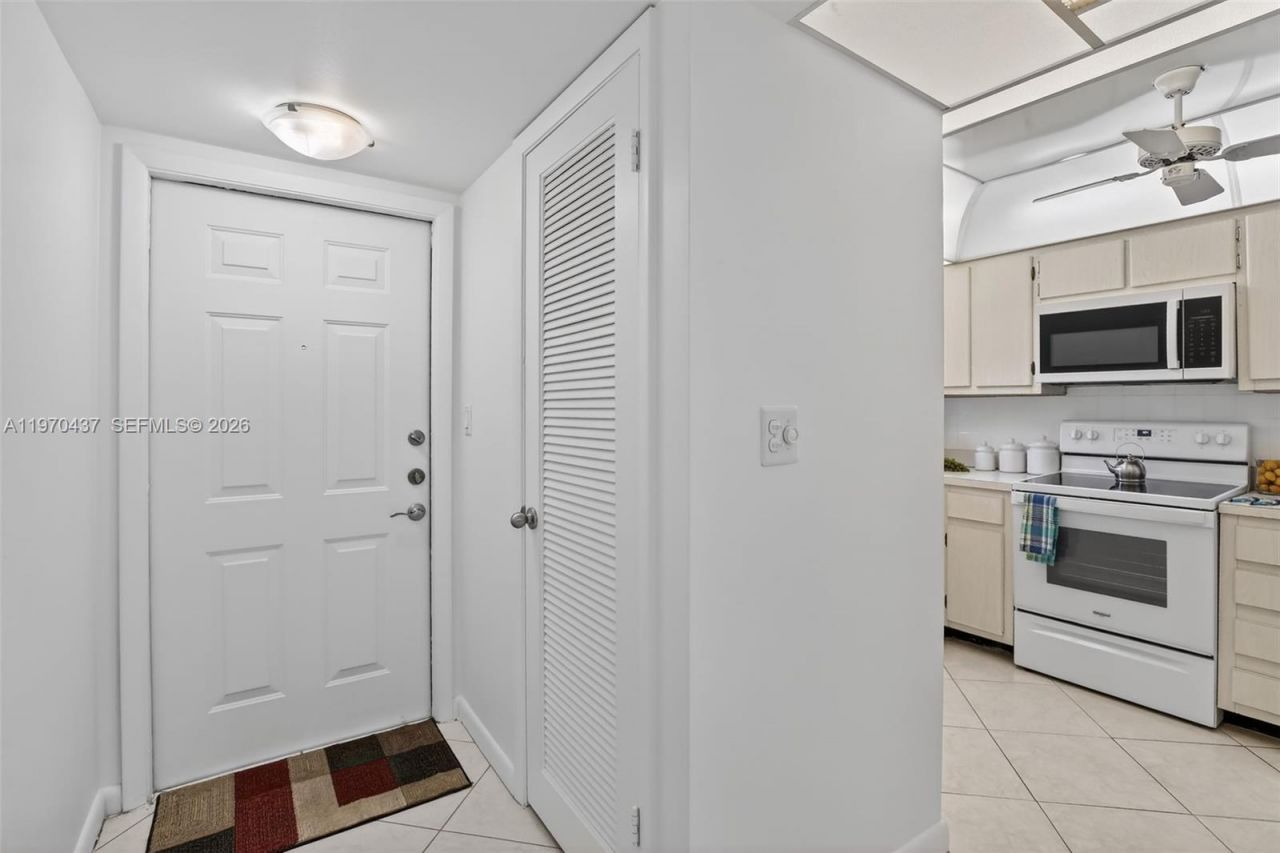 3300 W Rolling Hills Cir, Unit 302, Davie, FL 33328 Photo