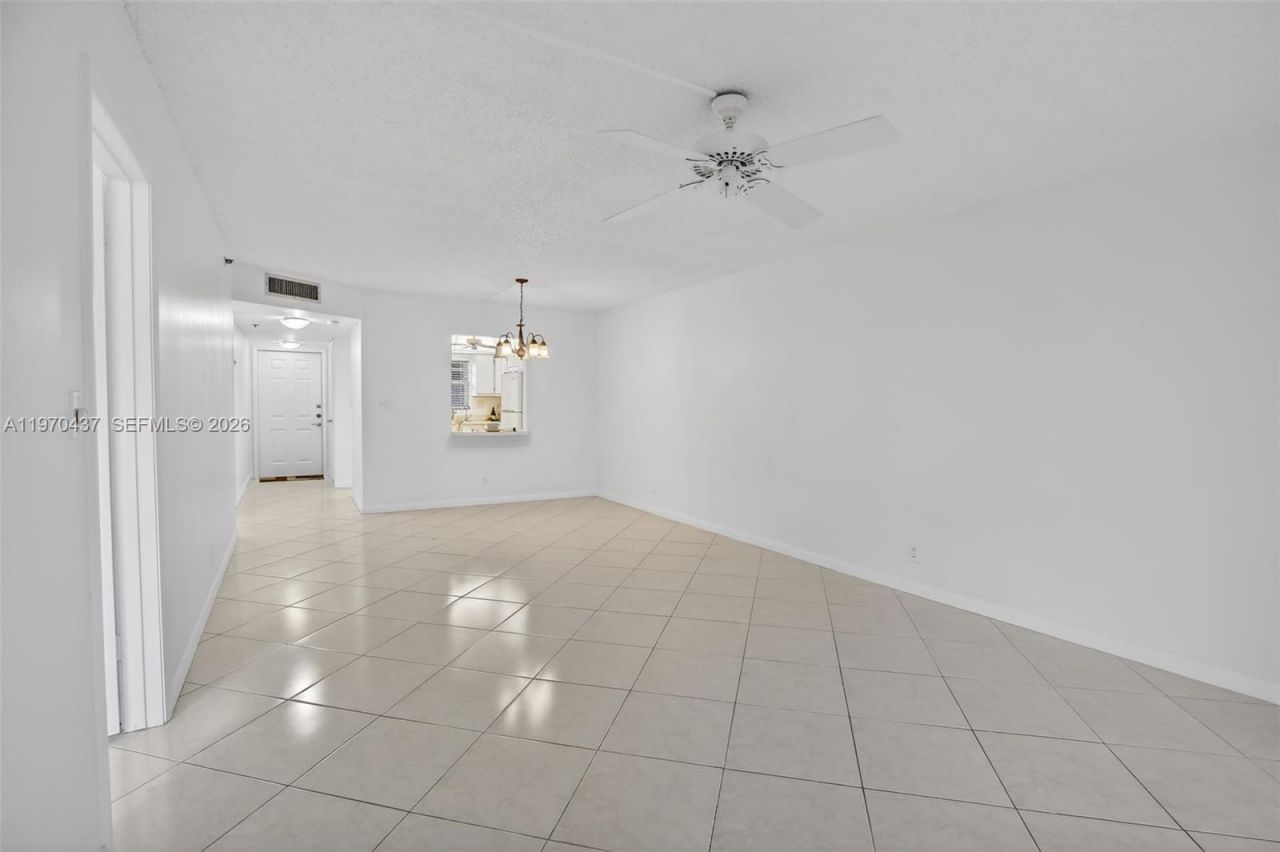3300 W Rolling Hills Cir, Unit 302, Davie, FL 33328 Photo