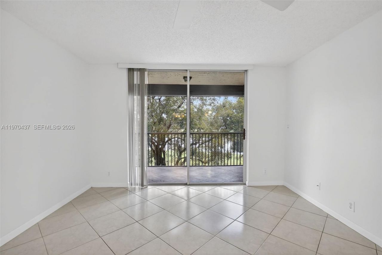 3300 W Rolling Hills Cir, Unit 302, Davie, FL 33328 Photo