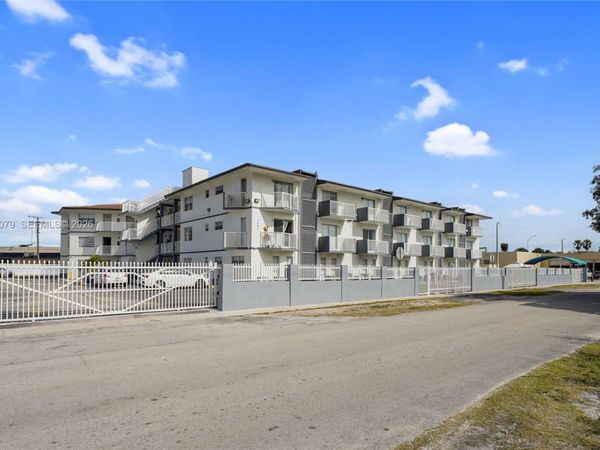 1051 NE 163rd St, Unit 2, North Miami Beach, FL 33162