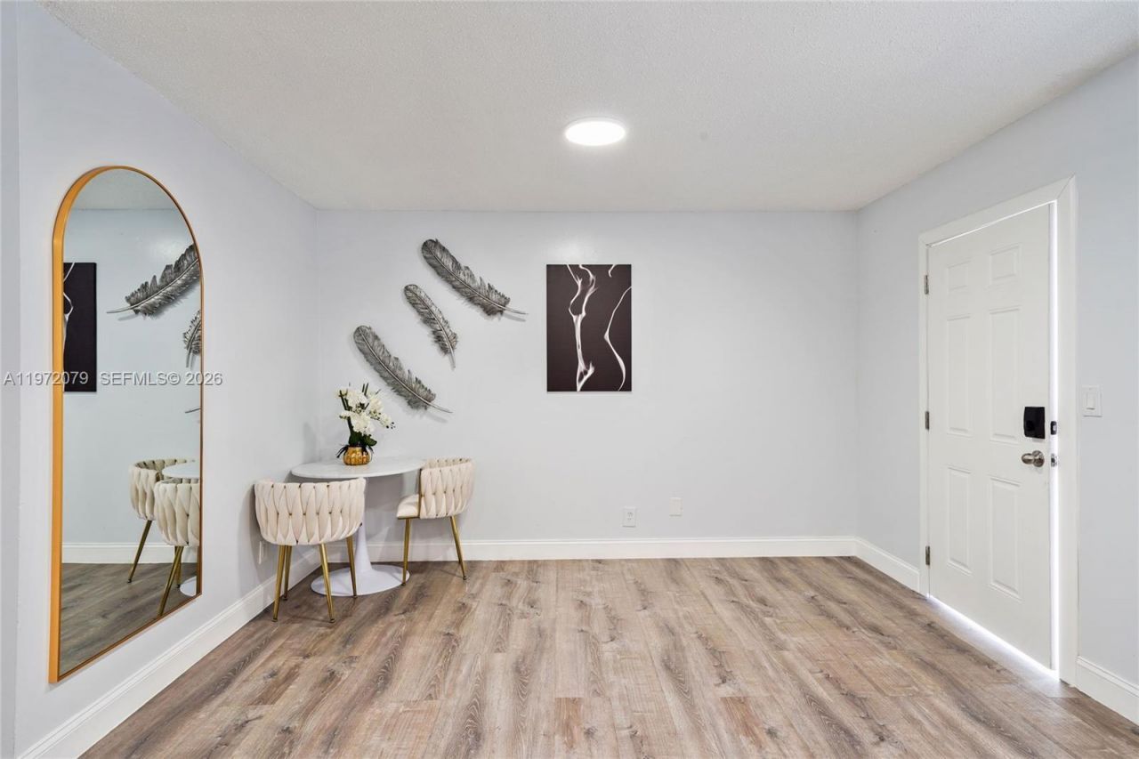 1051 NE 163rd St, Unit 2, North Miami Beach, FL 33162 Photo