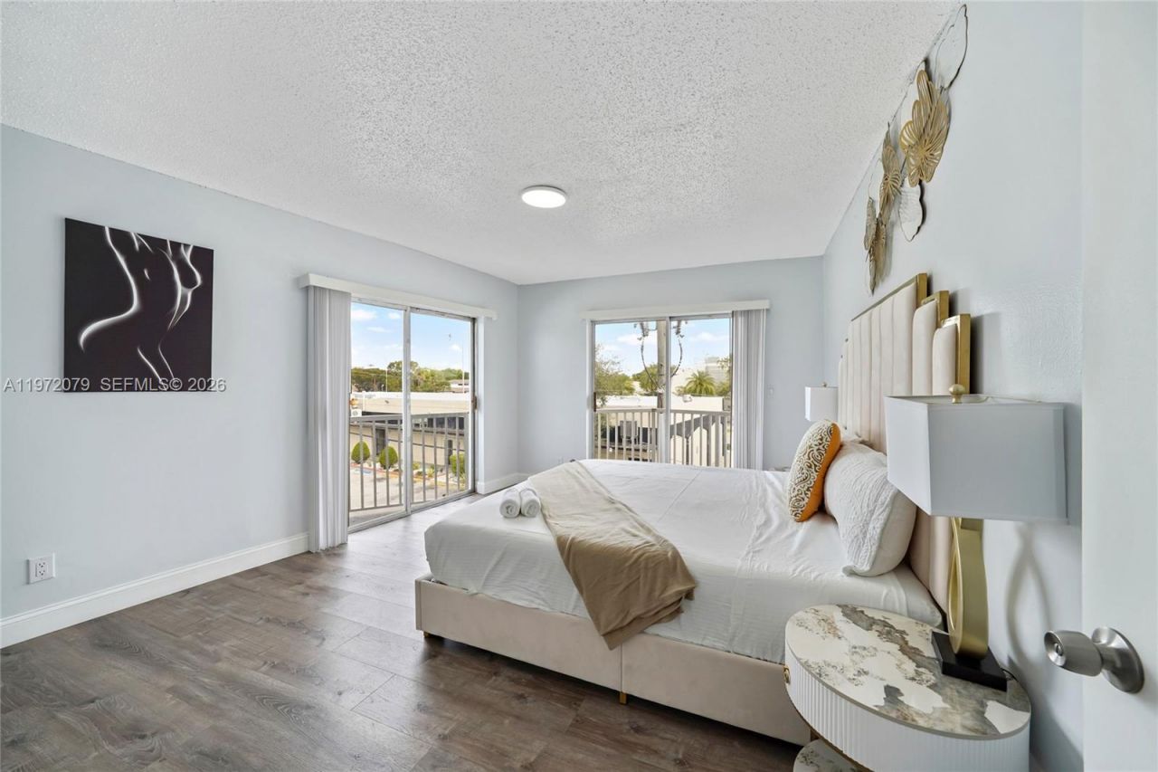 1051 NE 163rd St, Unit 2, North Miami Beach, FL 33162 Photo