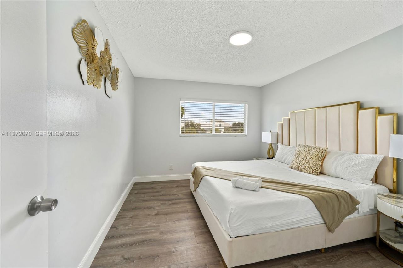 1051 NE 163rd St, Unit 2, North Miami Beach, FL 33162 Photo