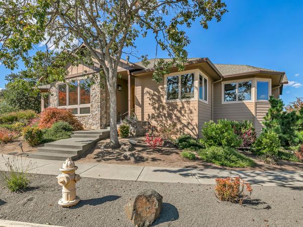 551 Sutton Place, Ashland, OR 97520