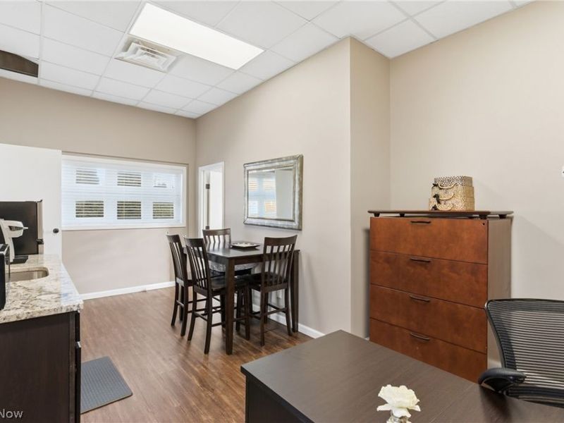 2860 Noble Road, Cleveland, OH 44121 Photo 17