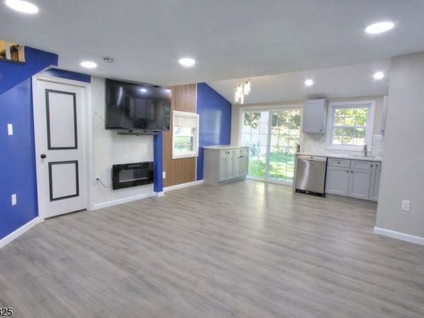 31 Station Rd, Denville, NJ 07834