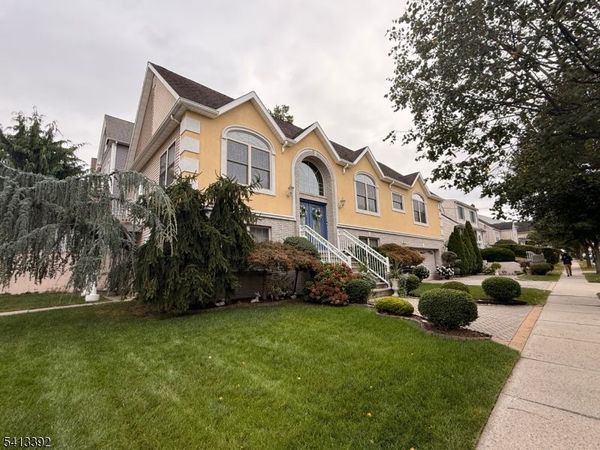 424 Page Ave, Lyndhurst, NJ 07071