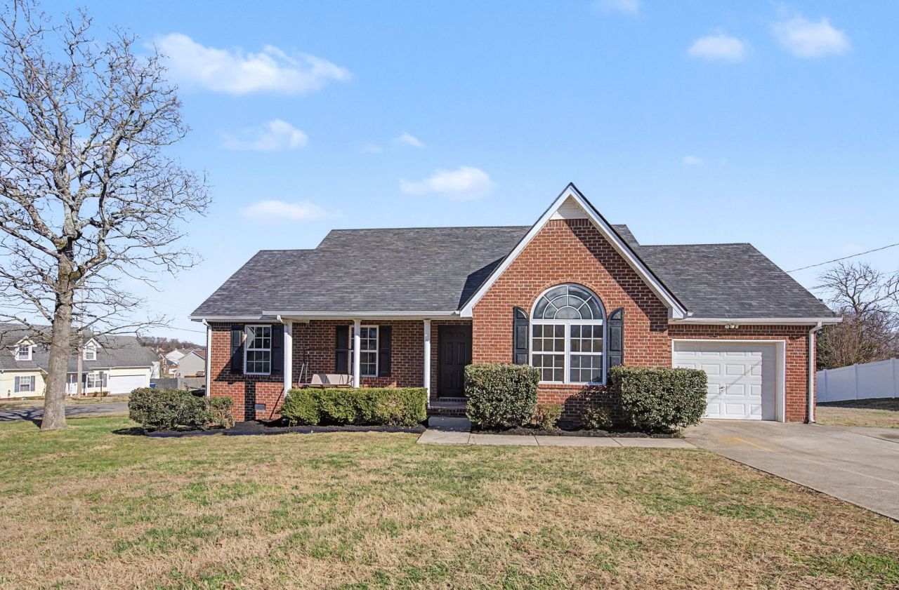 411 Wooded Valley Ct, La Vergne, TN 37086 Main Photo