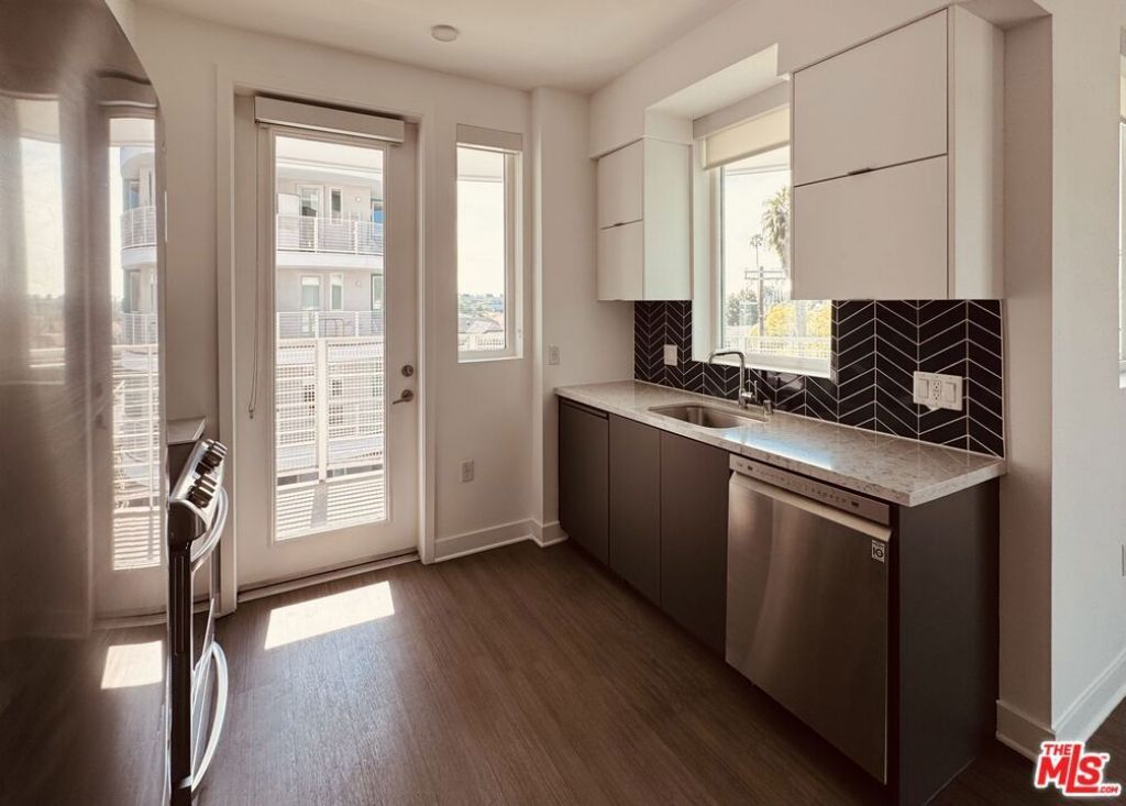 3980 Wilshire Boulevard, Unit 401, Los Angeles, CA 90010 Main Photo