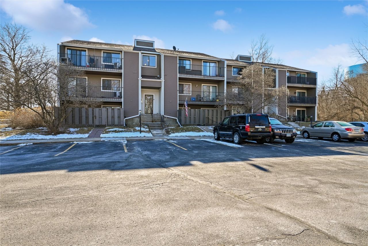 6835 Preston Terrace Court Sw, Unit 2, Cedar Rapids, IA 52404 Main Photo