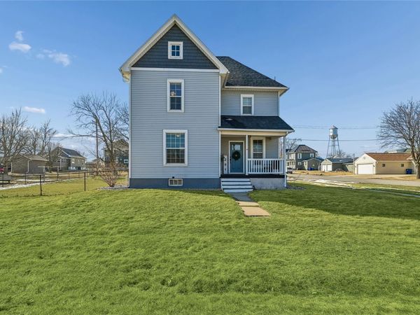 201 1st Avenue, Atkins, IA 52206