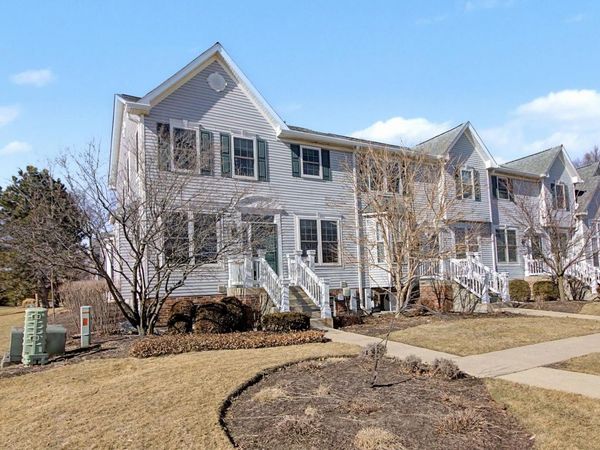 2047 Swan Lane, Batavia, IL 60510