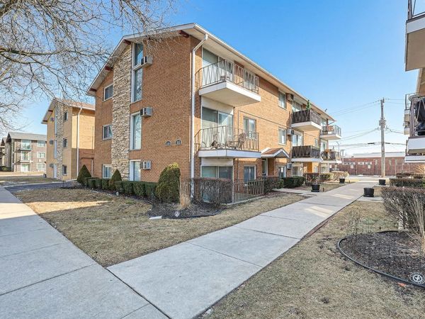 6111 W 64th Place, Unit 2, Chicago, IL 60638