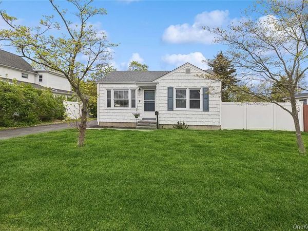 72 Conklin Avenue, Patchogue, NY 11772