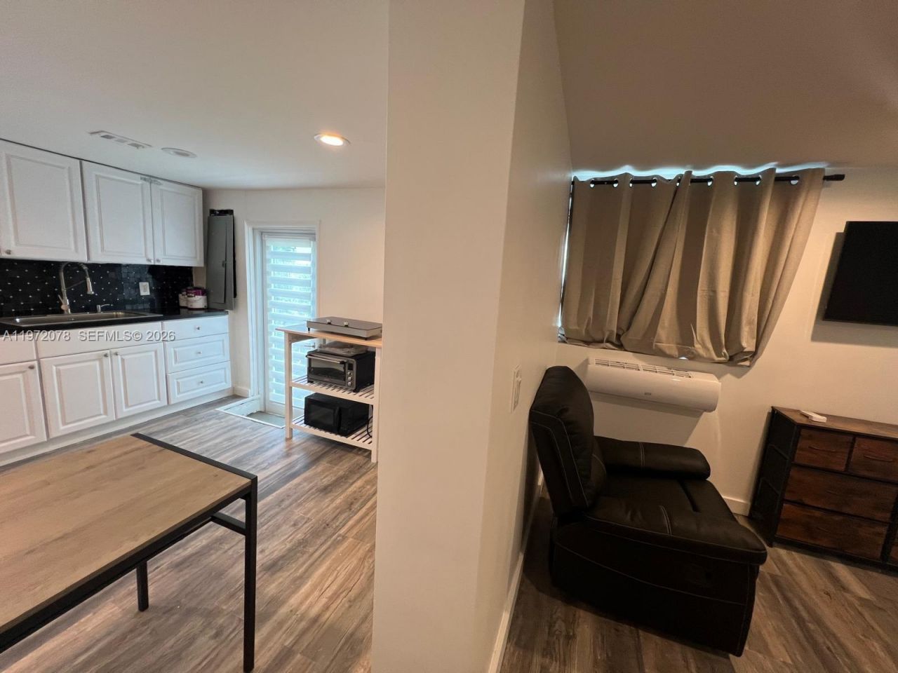 1430 NE 149th St , Unit B, Miami, FL 33161 Photo